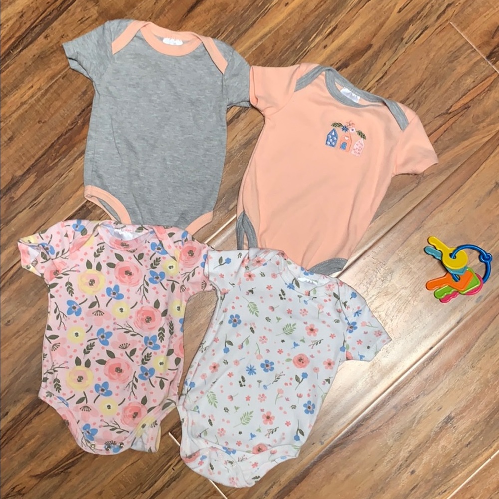 👶🏻Super soft Laura Ashley onesies